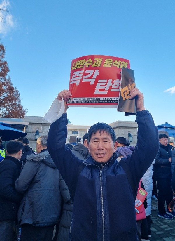 내란수괴 윤석렬에게 경고해야 했다. 경거망동하지말고 물러나라.
