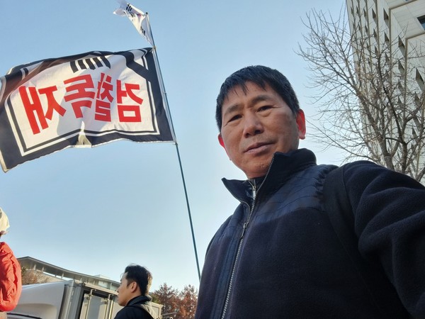 여럿이 함께도 홀로 시민과 어울리는 것도 모두 우리의 승리를 위한 일이다.