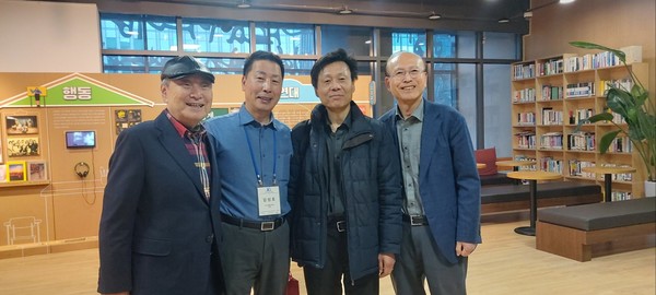 왼쪽으로부터 김석휴 위원, 임성호 대표, 이명재 대표, 이상직 위원