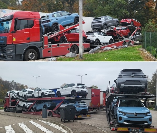 휴게소에 이동중인 신차 수송차량들.