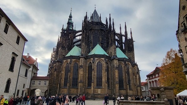 성 비투스 성당의 측면