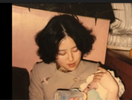 2015년 어린 손녀를 돌보던 시절 누님 모습(출처 : 이희승)