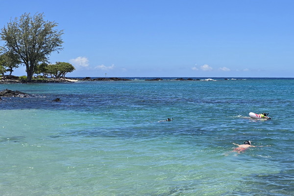 ▲ 앞에 가는 나를 에스코트하며 띠라오는 아이들