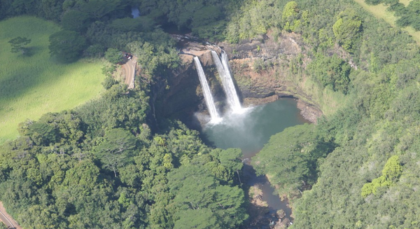 ▲ 하늘에서 본 와일루아 폭포(무료 사진 출처 : https://www.flickr.com/photos/48600085265@N01/5423223538/)