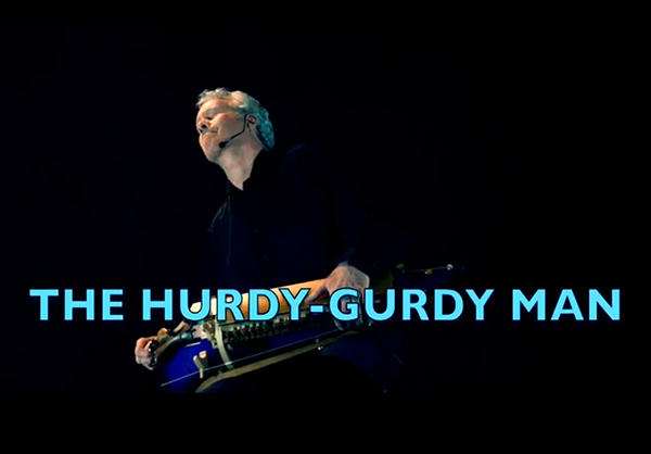 사진 속 악기가 hurdy-gurdy
