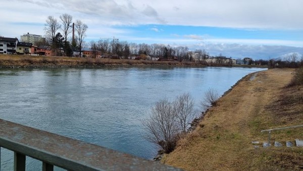 Inn강이다. 로젠하임이라는 도시 곁을 지나서 다뉴브강으로 흘러들어간다.