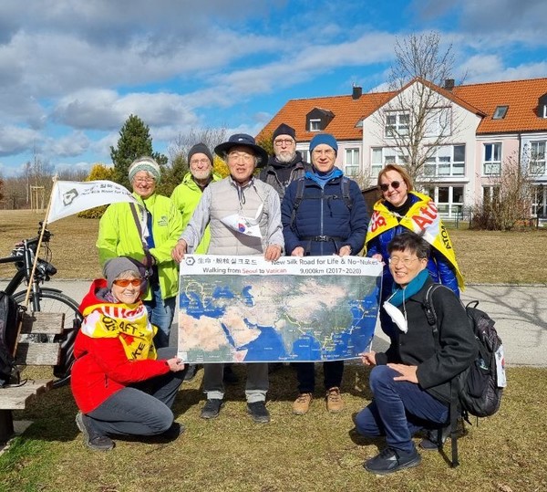 뮌헨시내를 함께 행진한 일행들