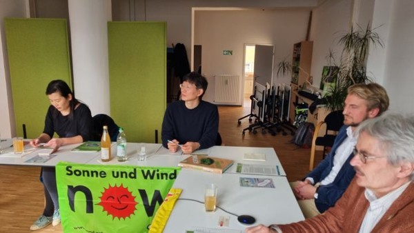 BUND본부에서의 기자회견 장면