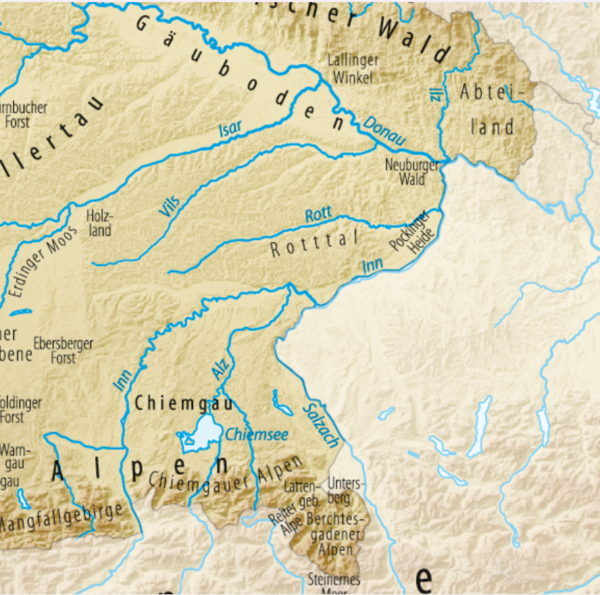 아래쪽 킴제호수는 알프스에서 물이 흘러들어와 다뉴브강에 흘러가고 있다. @인터넷 자료