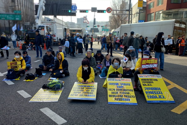 ▲ 세월호 부모님들은 아직도 길바닥에 계신다. 이분들만 보면 마음이 미어진다. 10년이 넘어도 해결이 안 되는 원통함. 그리 기억하자고 하셨건만 이 정부에서 참사는 반복되고 있다.   