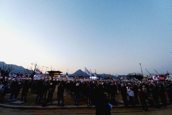 ▲ 멀리 광화문과 북악산이 보인다. 이제 행진을 시작할 때다. 