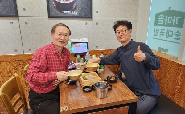 축하 막걸리 한 잔에 기쁨을 나누고~♡