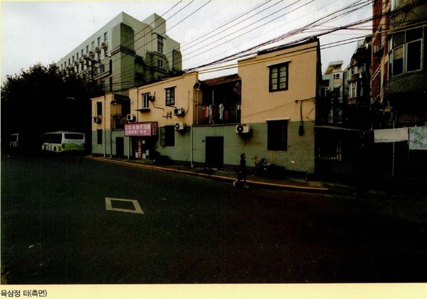 1933년 3월 17일 아나키스트 의열투쟁단체인 흑색공포단이 일본 공사 아리요시를 폭살하려던 육삼정 터(출처 : 독립기념관 국외독립운동사적지16) 사진 속 건물은 해방 후 건축된 건물이다.