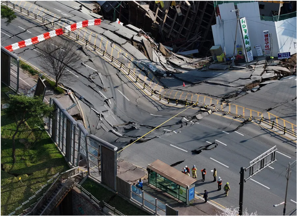1일 경기도 광명시 일직동 신안산선 공사 현장에서 붕괴 사고가 발생했다. 사진은 사고 현장 모습. 연합뉴스. 한겨레, 2025.04.11.
