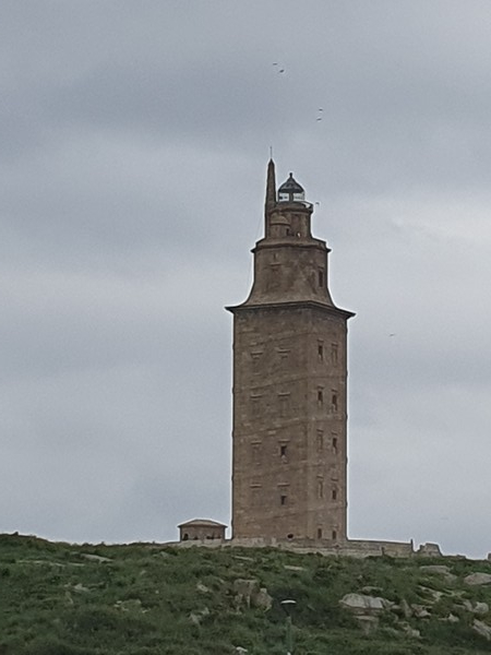 사진 김인수 / 헤라클레스의 탑(Torre de Hércules)과 입구의 브레오간(Breogán)의 동상