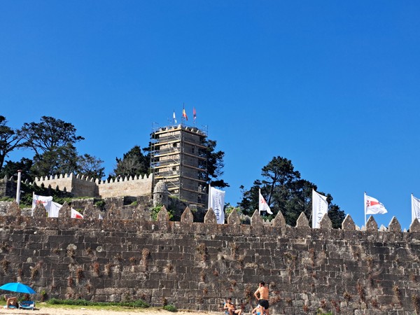 사진 정선자 / 파라도르 데 바이오나 바로 아래의 아름다운 바이오나 해변, Parador de Baiona ‘세프가 권하는 요리-랍스터 등’