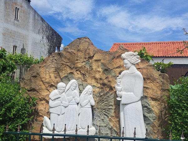 사진 정선자 / 목격자 셋[루치아(Lúcia), 프란치스코(Francisco), 히야친타(Jacinta)] 중 가장 오래 살았던 수녀 루치아의 생가(도스 산토스 집) 등