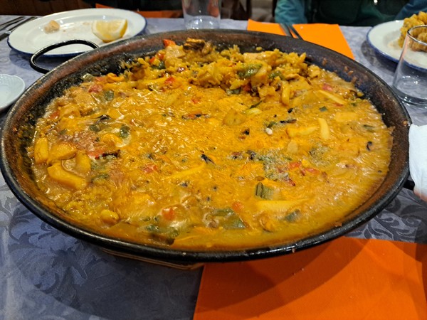 사진 정선자 / 호텔 NH Madrid Barajas Airport 옆 식당에서 빠에야, 그리고 호텔 조식