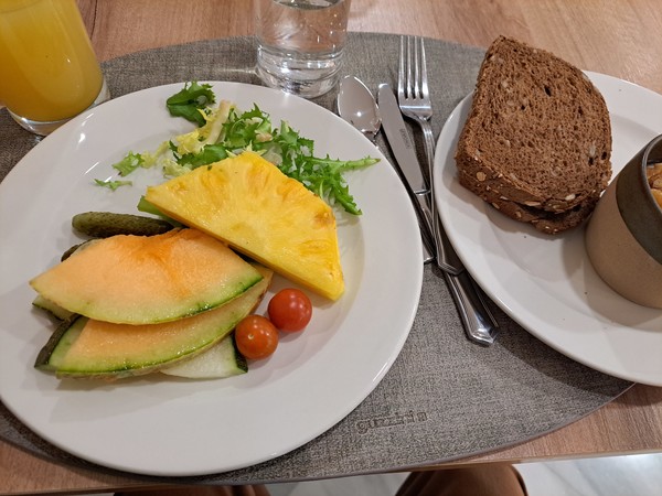 사진 정선자 / 호텔 NH Madrid Barajas Airport 옆 식당에서 빠에야, 그리고 호텔 조식