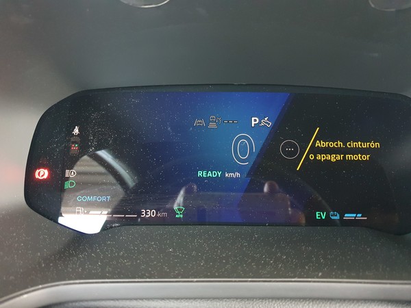 사진 김인수 / 인수(위) 때의 연료량과 반납(아래) 때의 연료량