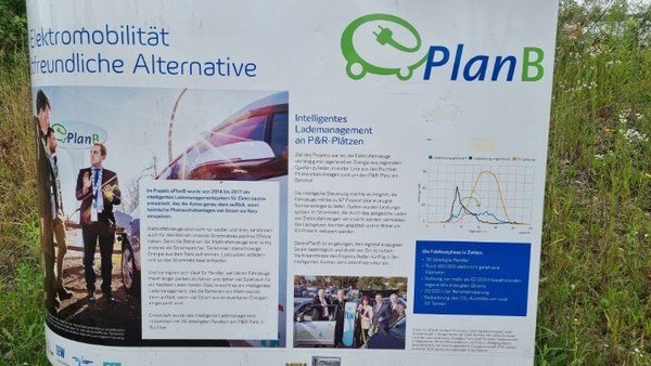 도시의 에너지 전환 정책을 설명하는 PlanB가 홍보판으로 제작되어 거리를 장식하고 있다. 본받을 만한 거버넌스다. 독일의 탈원전은 거저 된 것이 아니다.