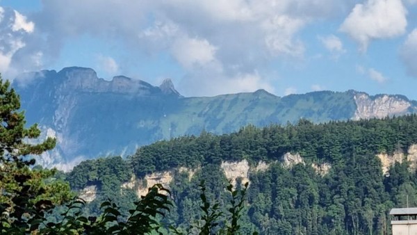 요즘 지구촌은 서로 가깝다. 게다가 이런 멋진 알프스를 거의 실시간으로 한국땅에서 감상할 수 있으니.