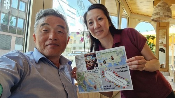 아시안음식점을 찾아가서 쌀국수와 밥을 든든히 먹고난 후, 친해진 주인과 함께 셀피. 이 주인은 현지에서 태어난 베트남2세로 영어도 유창하다. 필자는 5년전 하노이에서 빈(Vihn)을 거쳐 걸었던 이야기를 해주었다.