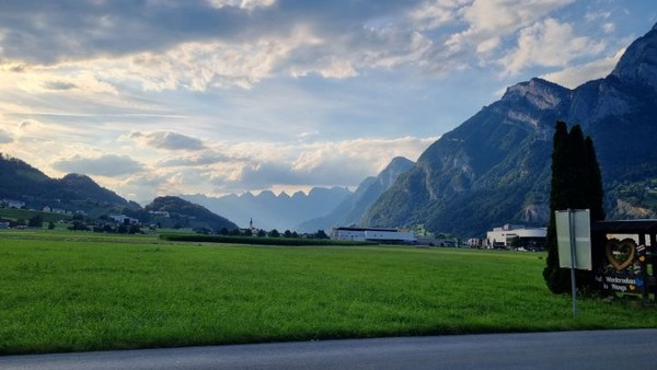 국경을 넘으니 스위스다운 풍광이 눈에 들어온다.