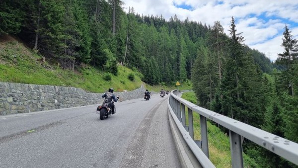 폭주족도 이따금 보인다. 