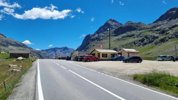 드디어 고개에 도착한다.