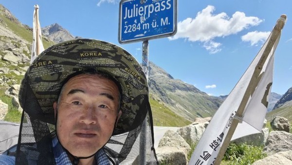 해발2284미터다. 고개이름은 'Julierpass'다. 필자에게는 기념비적인 고개다. 몇년전부터 꿈꾸어 오던.