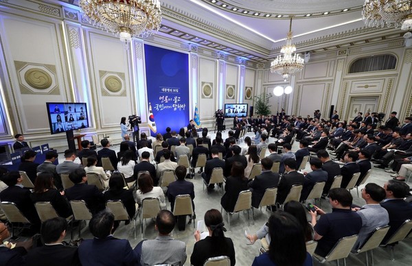 이재명 대통령이 3일 청와대 영빈관에서 ''대통령의 30일, 언론이 묻고 국민에게 답하다'' 기자회견을 하고 있다. 대통령실통신사진기자단(한겨레신문 화보)