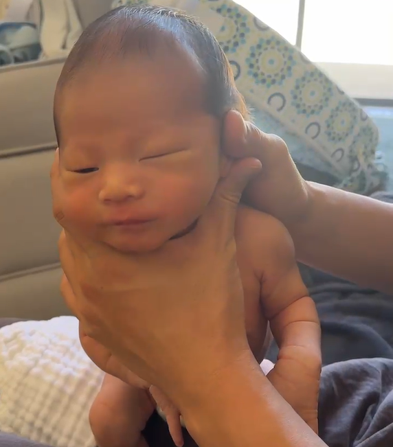 6월 14일 트림시키는 모습