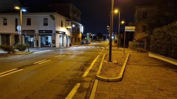 어제보다 더 이른 5시10분전에 숙소를 나선다. 전날밤에도 비가 왔다. 이틀 연속 밤마다 비가 와서 기온이 낮아진 것은 다행이다.