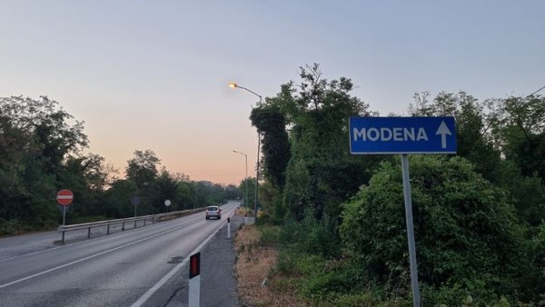 다음날 새벽 모데나시 행정구역으로 접어든다.