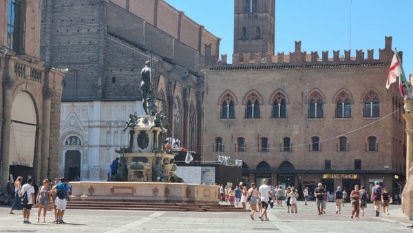 관광객들도 넘친다.