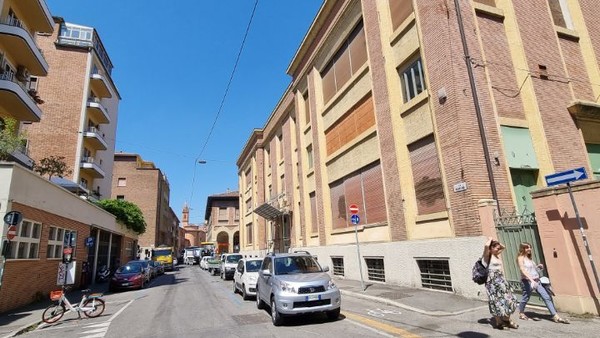 볼로냐 대학은 건물들이 시가지와 함께 자리잡고 있다. 