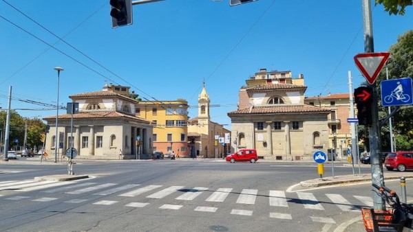 볼로냐 도심을 벗어나서 아펜니노 산맥쪽으로 발걸음을 옮긴다.