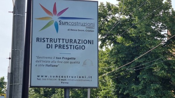 태양광설비를 럭셔리하게 리노베이션 해주겠다는 광고판. 이탈리아 태양광은 수력과 비슷할 정도로 많은 전기를 만든다.