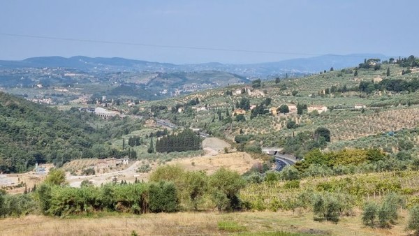 약400미터가까운 고개길에서 앞으로 걸어갈 길을 바라본다.