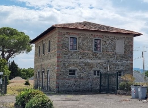 이 집도 새 집인듯 한데 재질은 고풍스럽다.