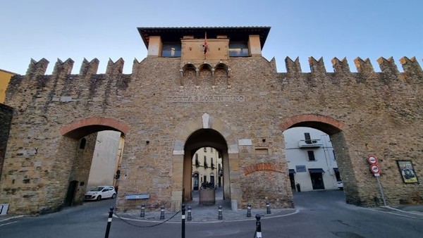 옛시가지로 들어가는 관문이다.