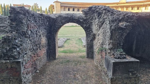 지긋이 보고 있자니, 미국드라마 스파르타쿠스의 장면들이 연상된다.