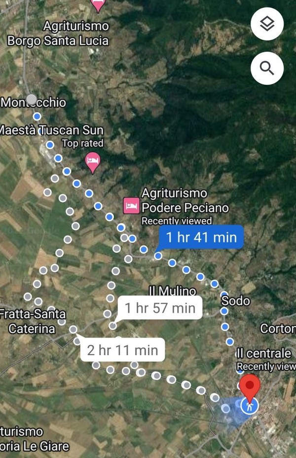 일단 정보파악이 우선이다. 무거운 몸을 이끌고 인터넷교신이 될만한 지역으로 이동한다. 그런 후 검색해보니 부근에는 대체할만한 숙소가 없다. 버스교통편도 두어시간 후에나 있다. 대안은 3km 후퇴하거나 8km 전진이냐 양자택일이다.