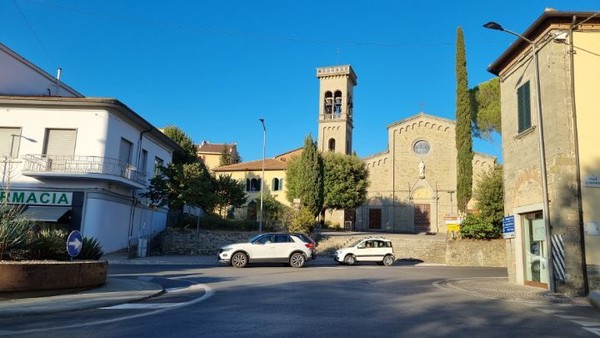 Camucia라는 마을의 중심부. 숙소는 이 옆이다. 예기치 않았던 장거리로 심신이 녹초가 되어 숙소에 도착하자마자 뻗었다.